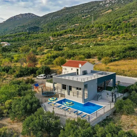 Intimate Secluded Luxury Cambello, Gorgeous Sea View In Croatia Villa Kaštel Kambelovac
